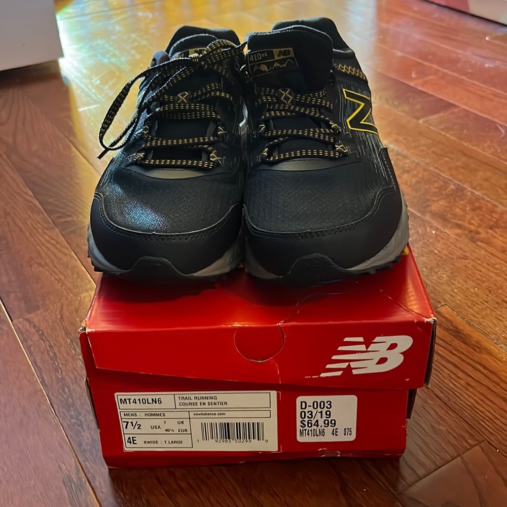 Mens New Balance Trail Running Sneakers. Comes with original box.